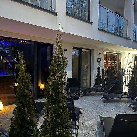 Axel Boutique Jacuzzi & Sauna Дзивнув Экстерьер фото