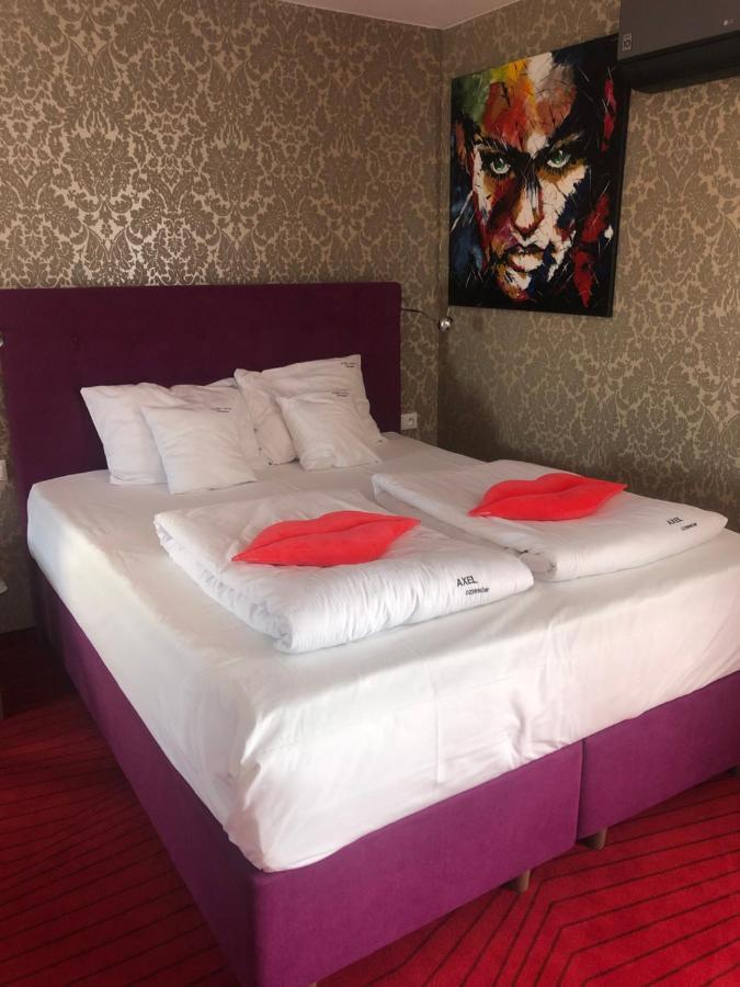 Axel Boutique Jacuzzi & Sauna Дзивнув Экстерьер фото