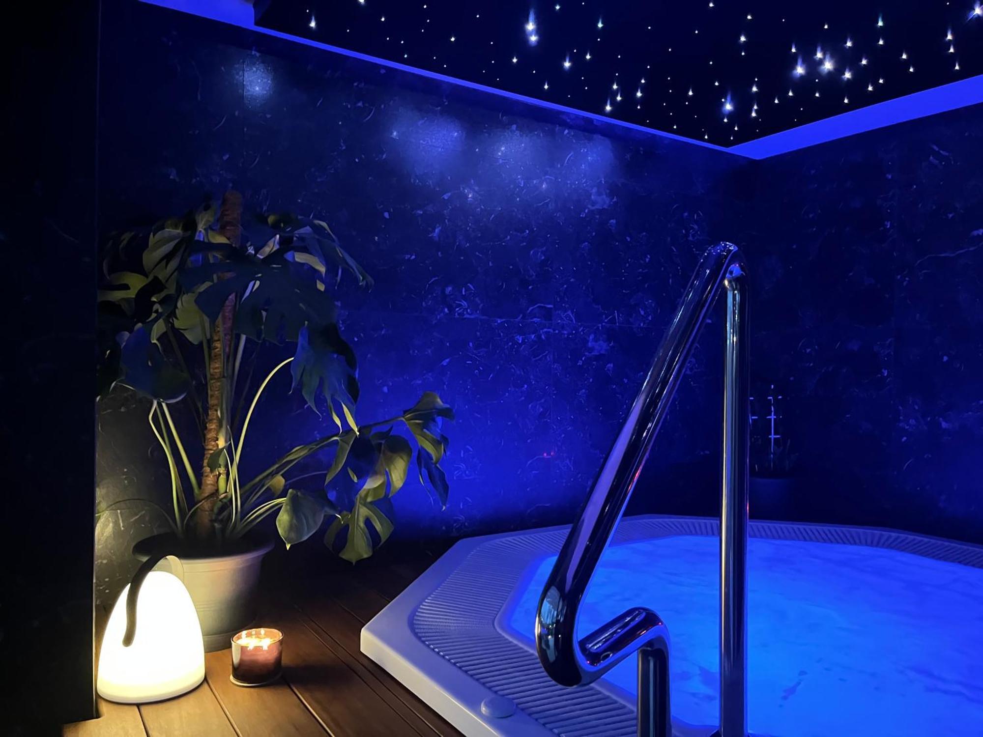Axel Boutique Jacuzzi & Sauna Дзивнув Экстерьер фото
