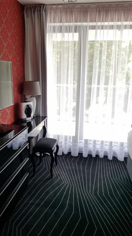Axel Boutique Jacuzzi & Sauna Дзивнув Экстерьер фото