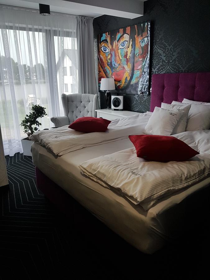 Axel Boutique Jacuzzi & Sauna Дзивнув Экстерьер фото