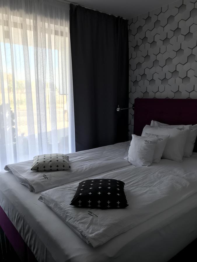 Axel Boutique Jacuzzi & Sauna Дзивнув Экстерьер фото
