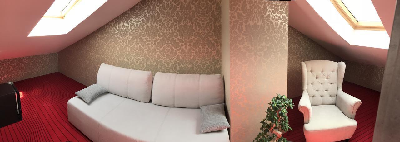 Axel Boutique Jacuzzi & Sauna Дзивнув Экстерьер фото