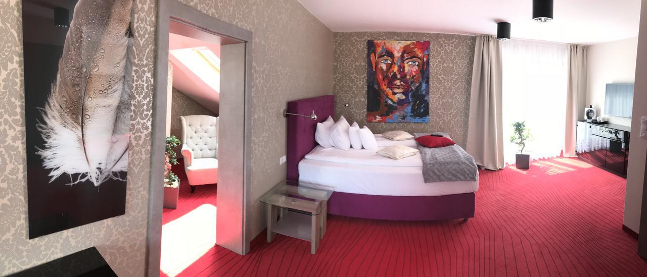 Axel Boutique Jacuzzi & Sauna Дзивнув Экстерьер фото