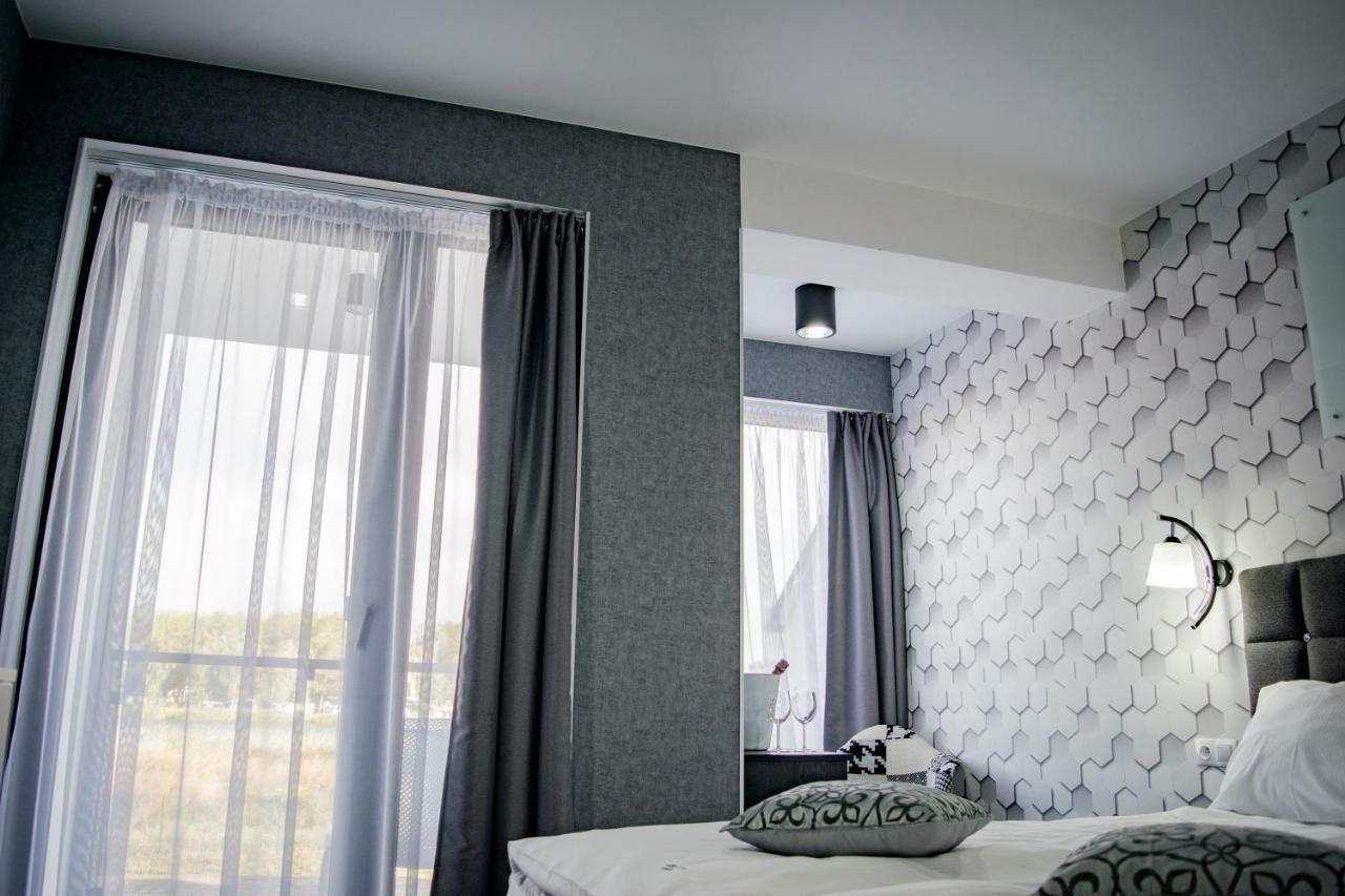 Axel Boutique Jacuzzi & Sauna Дзивнув Экстерьер фото
