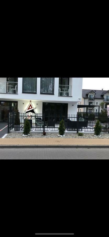 Axel Boutique Jacuzzi & Sauna Дзивнув Экстерьер фото